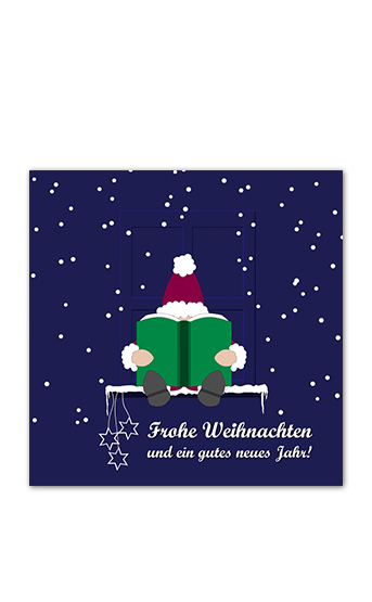 Lesender Nikolaus auf einem Fensterbrett im Schnee